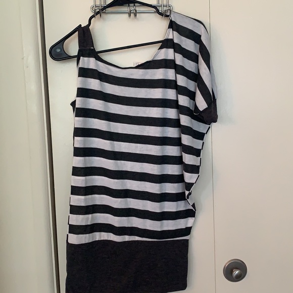 Nolita Sky black and white top - Picture 2 of 2